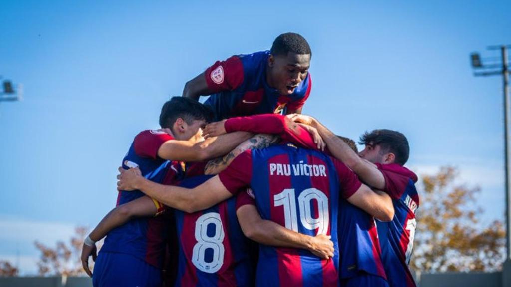 Los jugadores del Barça celebran uno de los dos goles en Palamós