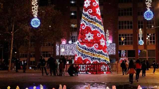 La plaza de la Vila de Sant Adrià decorada en Navidad en años anteriores