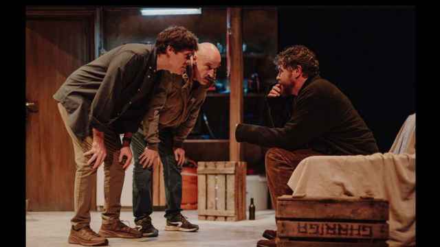 Los tres protagonistas de la obra en escena