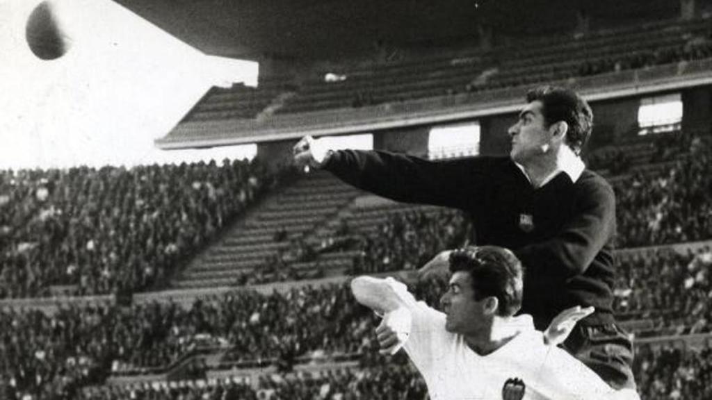 Antoni Ramallets, en un partido del Barça en el Camp Nou