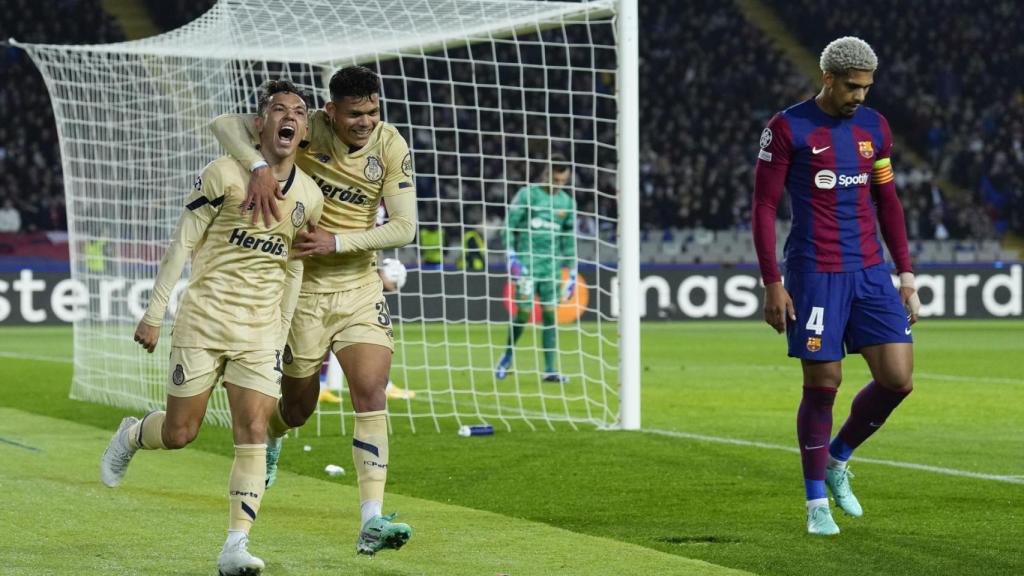Araujo, cabizbajo tras el gol de Pepe