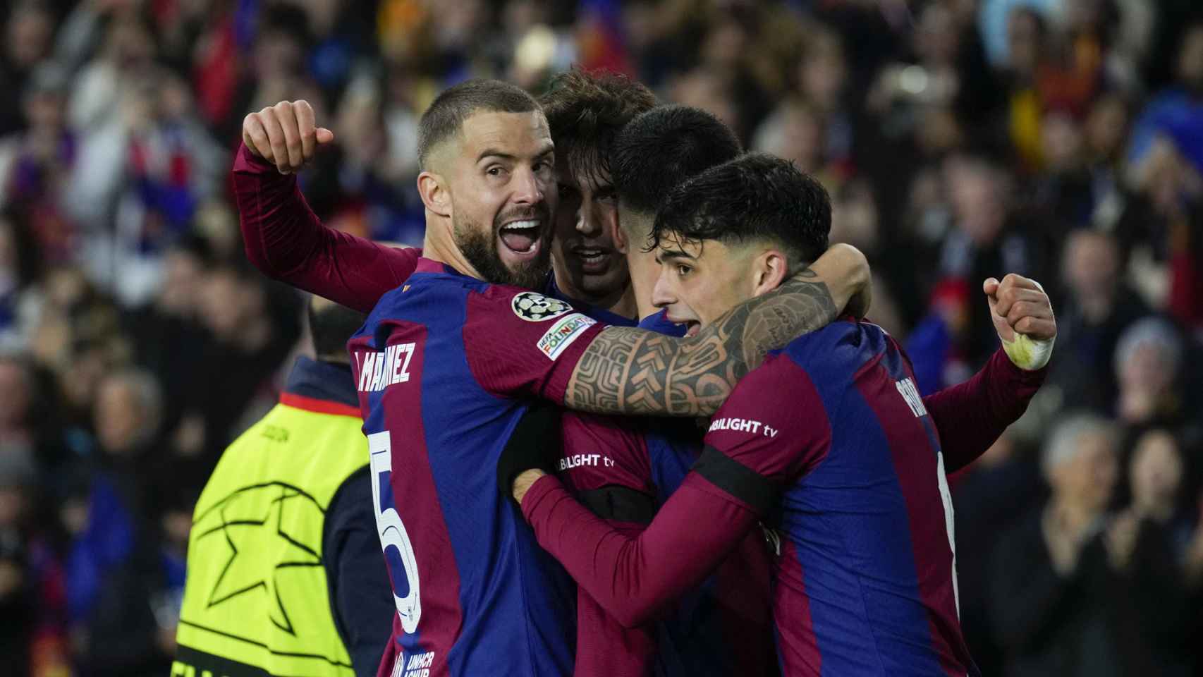 Los jugadores del Barça celebran el segundo gol, de Joao Félix
