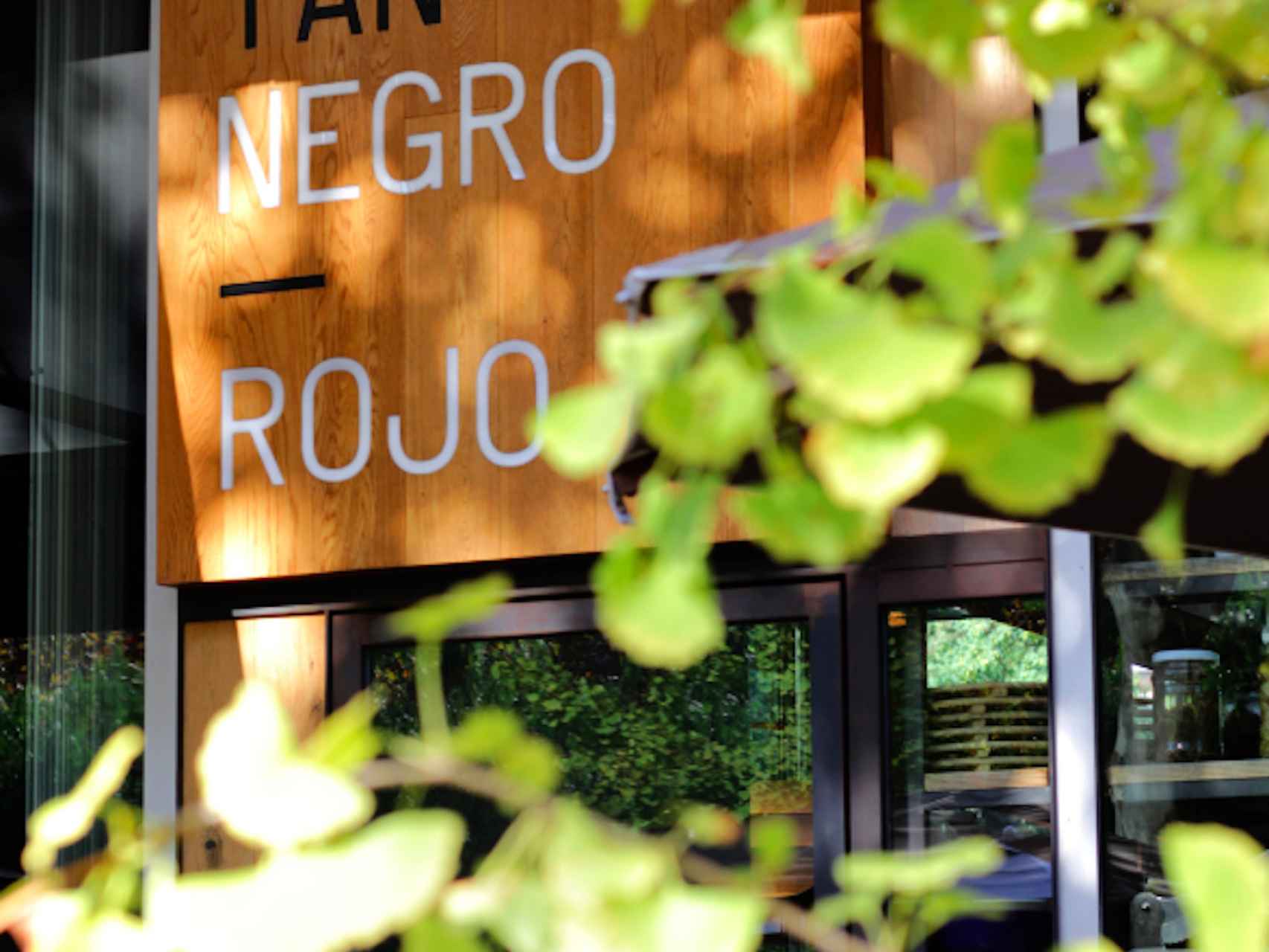 El restaurante Negro-Rojo del Grupo Tragaluz en la avenida Diagonal