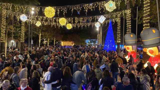 Iluminación de Navidad de la plaza de la Iglesia de Castelldefels
