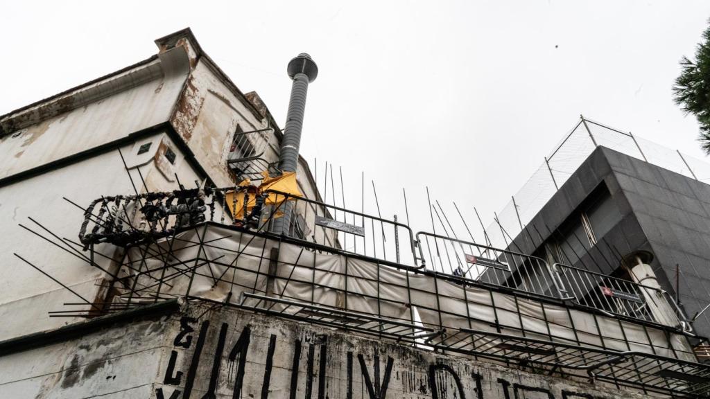 Los okupas han colocado pinchos sobre los muros de La Ruïna