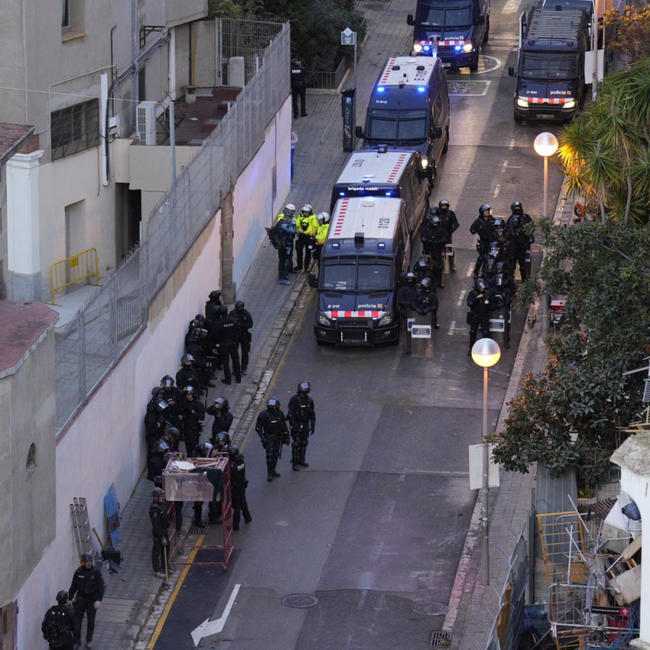 Mossos d'Esquadra durante el operativo de desalojo