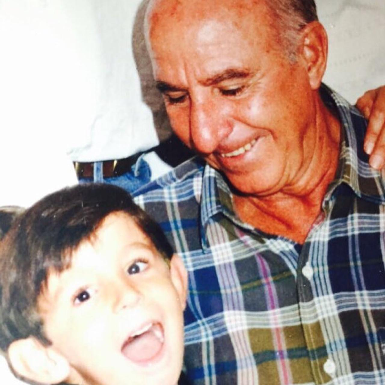 Alex Roca junto a su abuelo