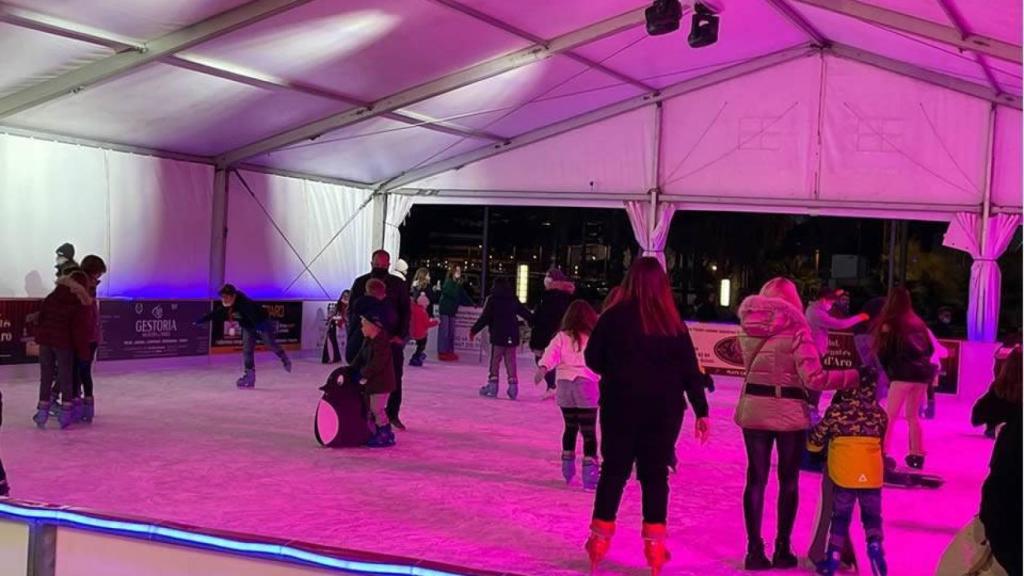 Pista de hielo Platja d'Aro iluminada