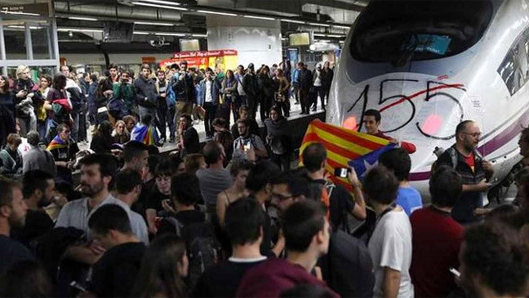 Ocupación de las vías del AVE en Barcelona Sants en 2017