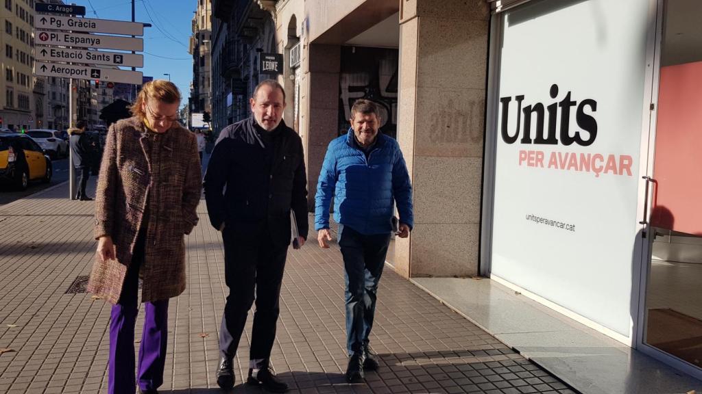 El secretario general de Units per Avanzar, Ramon Espadaler, ante la sede del partido en Barcelona