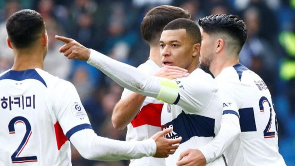 Mbappé festeja un gol anotado en el triunfo del PSG de Luis Enrique