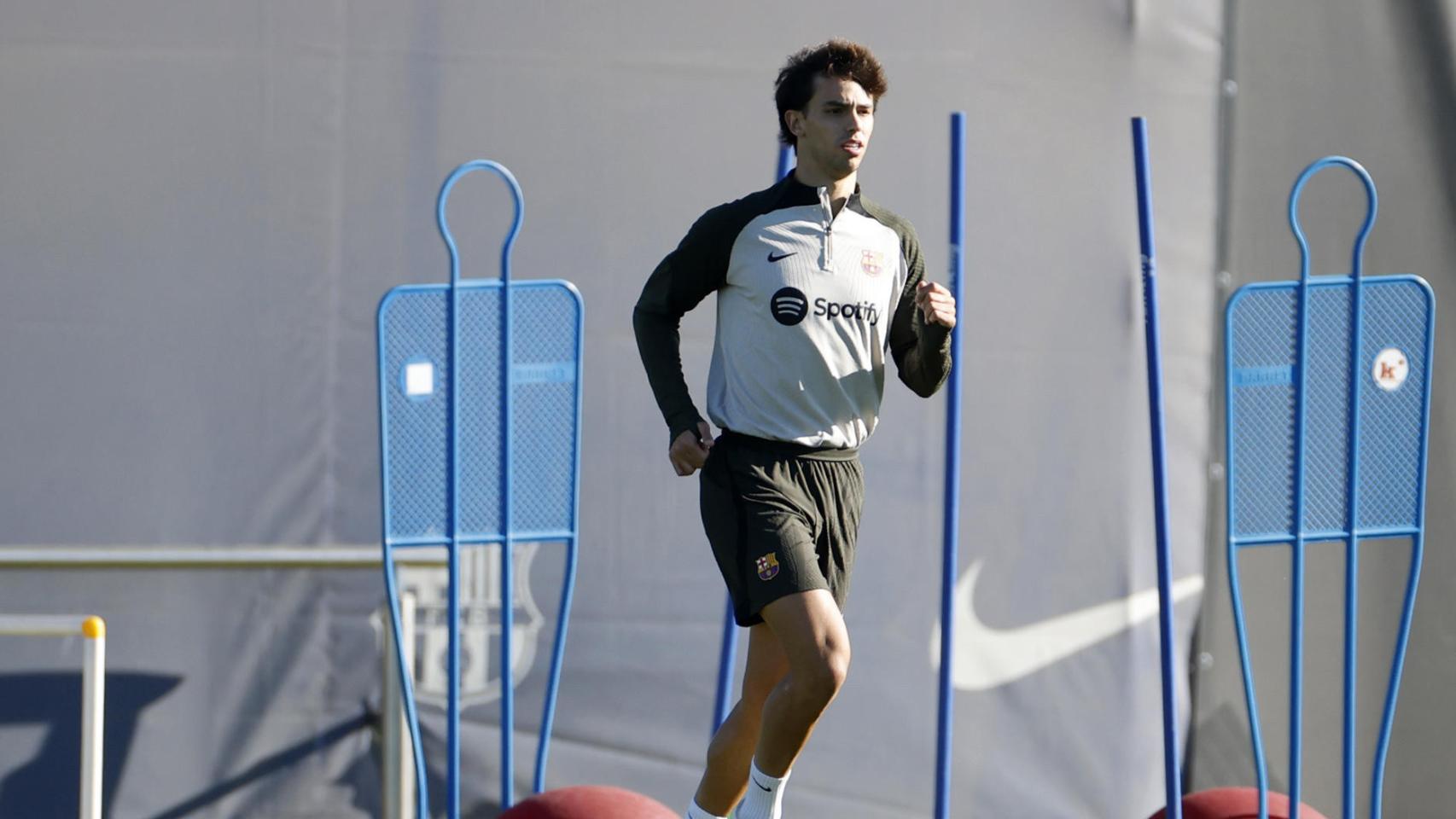 Joao Félix, durante un entrenamiento con el FC Barcelona