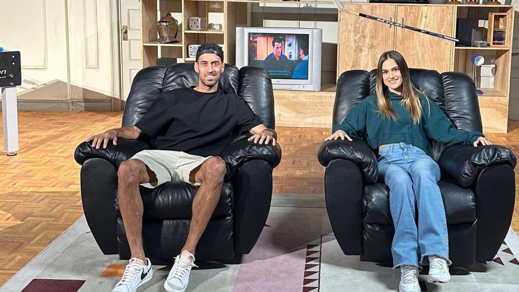 Busquets y Elena Galera hacen un cameo en la serie Friends