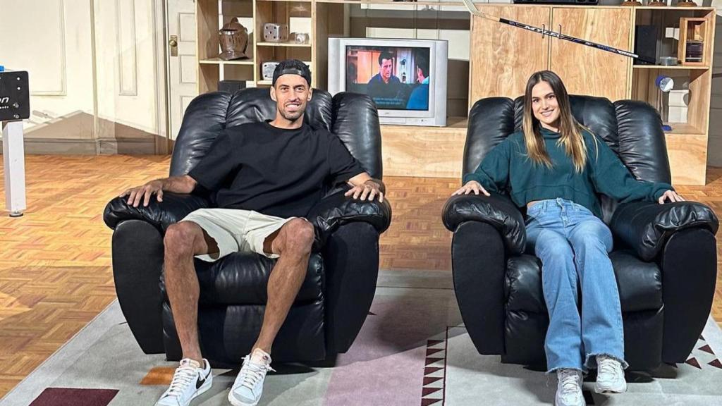 Busquets y Elena Galera hacen un cameo en la serie Friends