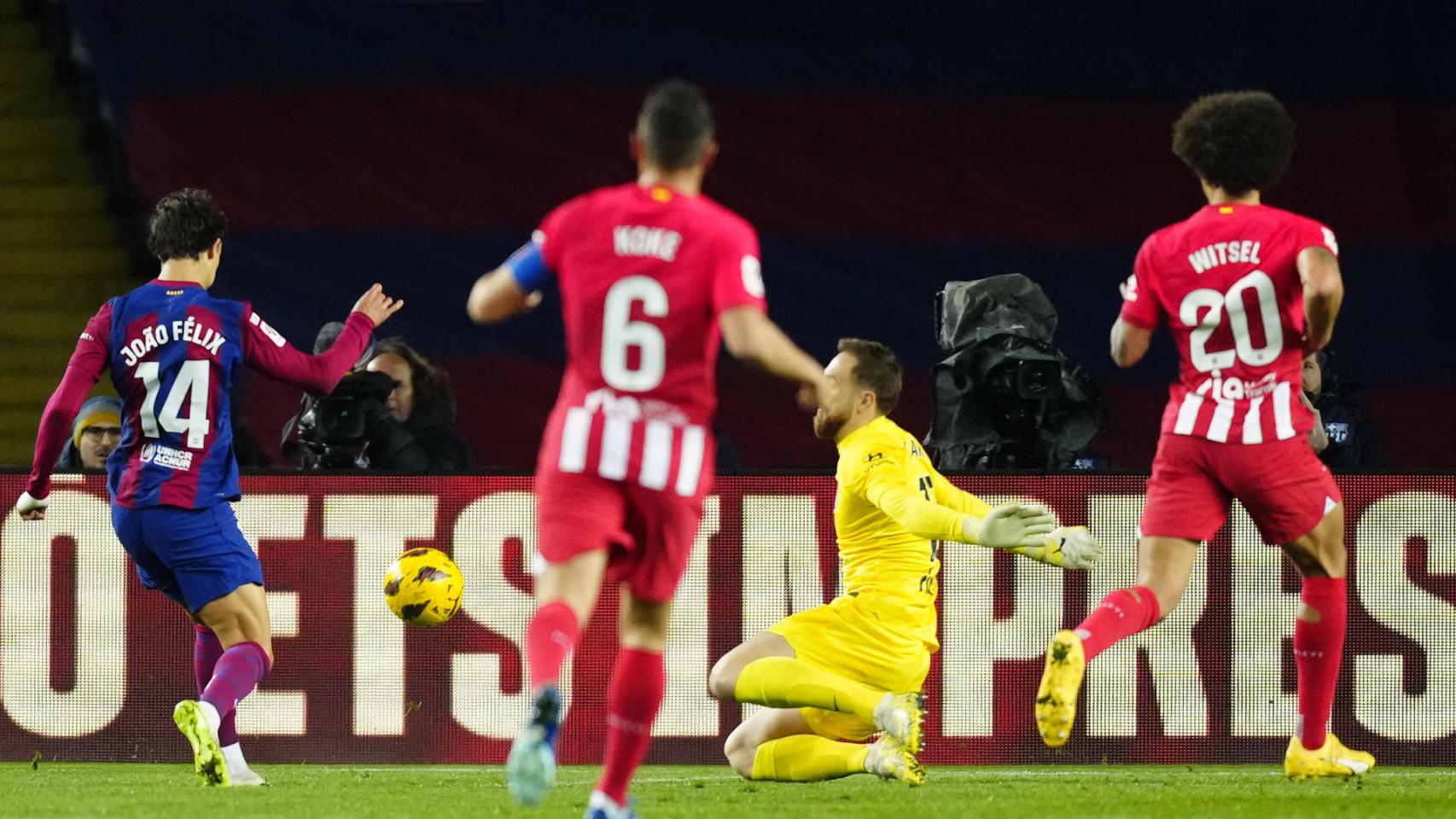 Joao Félix bate de vaselina a su excompañero Oblak en el Barça-Atlético