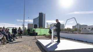 El president Pere Aragonès, la alcaldesa de lHospitalet, Núria Marín y el alcalde de Barcelona, Jaume Collboni, en la ceremonia de arranque de la fase de construcción del nuevo pabellón de la Fira de Barcelona