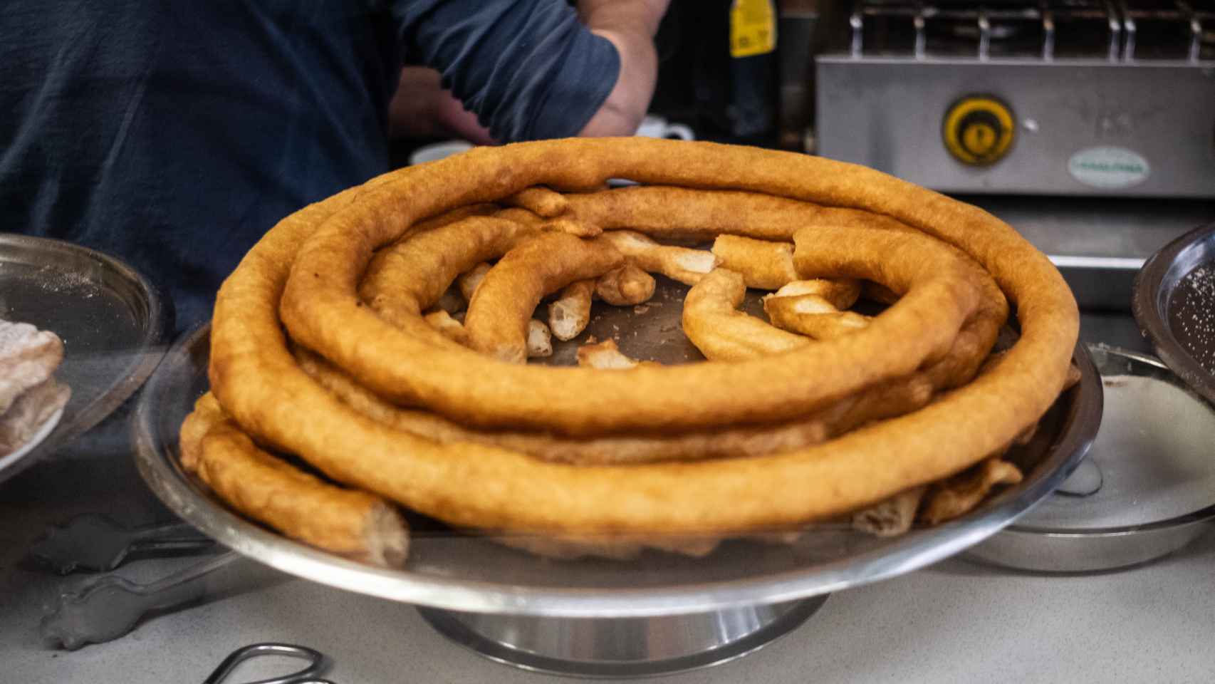 Churros caseros en una de las mejores churrerías de Barcelona