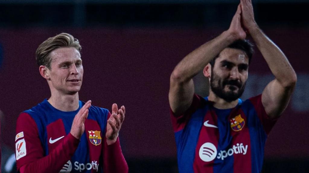 Los futbolistas del Barça aplauden la presencia de los aficionados en Montjuïc