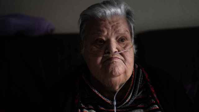 Paquita, una anciana de 97 años que vive en un cuarto sin ascensor en Badalona