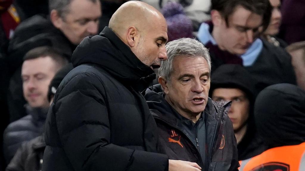 Pep Guardiola da indicaciones en la derrota del Manchester City contra el Aston Villa