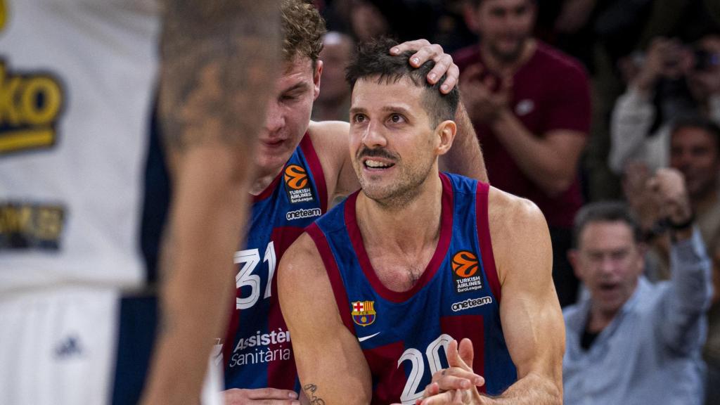 Laprovittola festeja unos puntos anotados contra el Fenerbahce