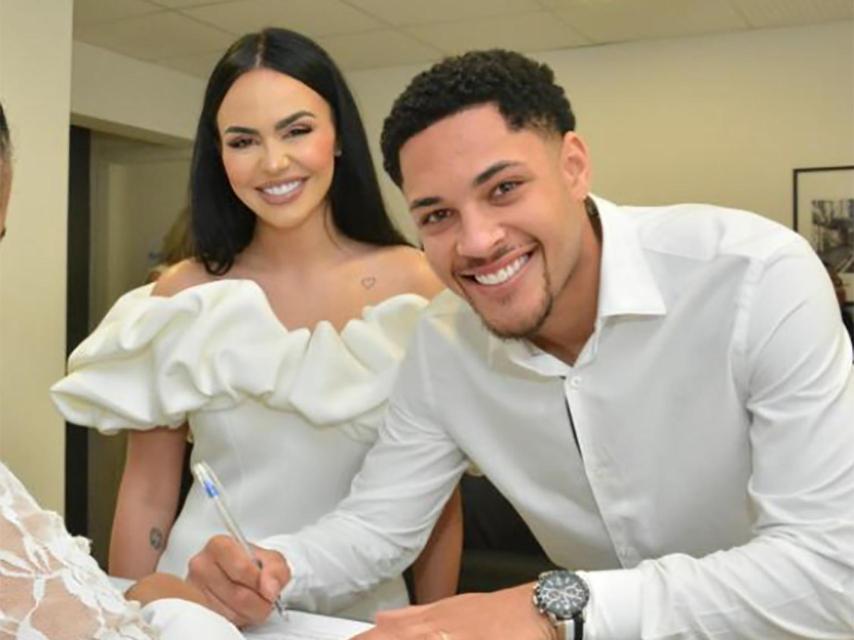 Vitor Roque se casa con Dayana Lins en Brasil