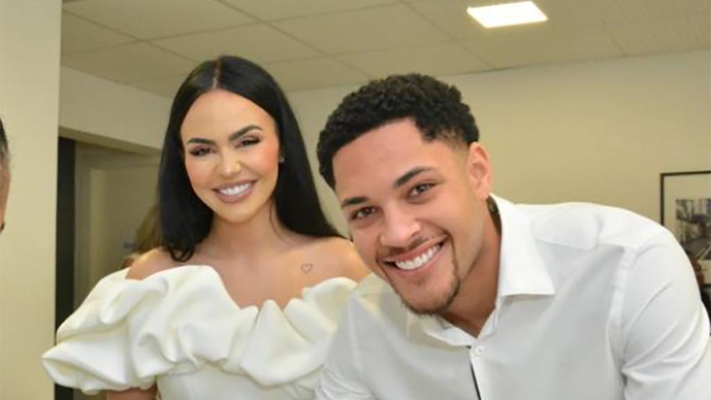 Vitor Roque se casa con Dayana Lins en Brasil