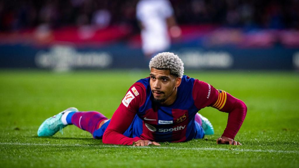 Ronald Araujo durante el partido del Barça contra el Girona