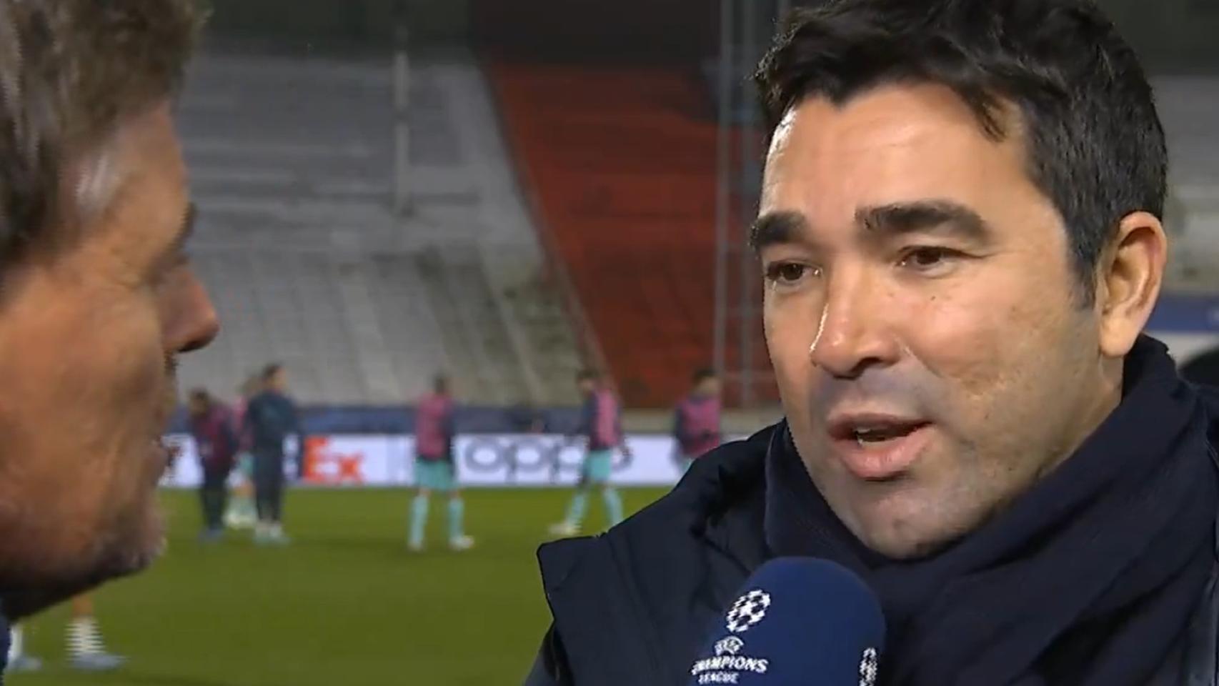 Deco habla con los medios en los instantes previos al Amberes-Barça