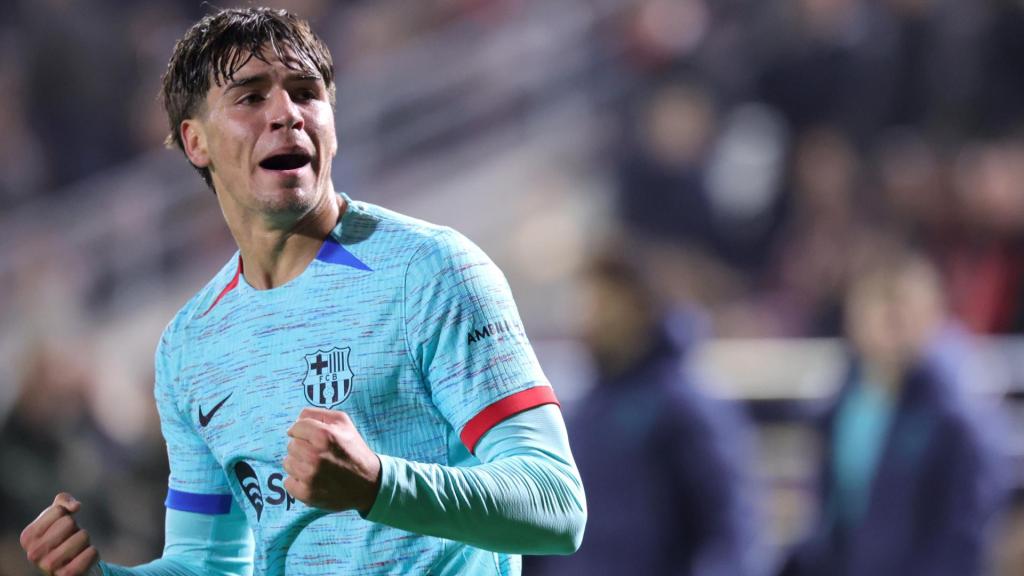 Marc Guiu celebra su gol contra el Amberes