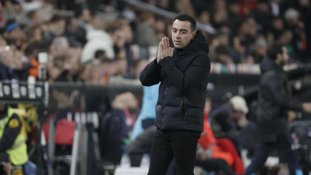 Xavi Hernández se lamenta en Mestalla por una ocasión fallada contra el Valencia