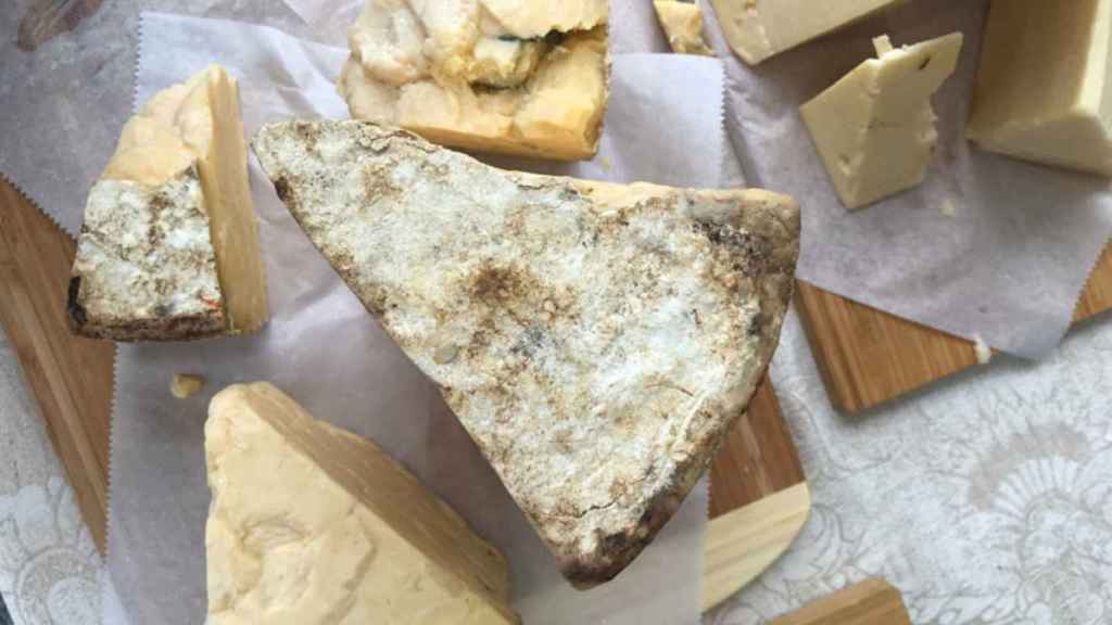 Assortit de formatges en una imatge d'arxiu