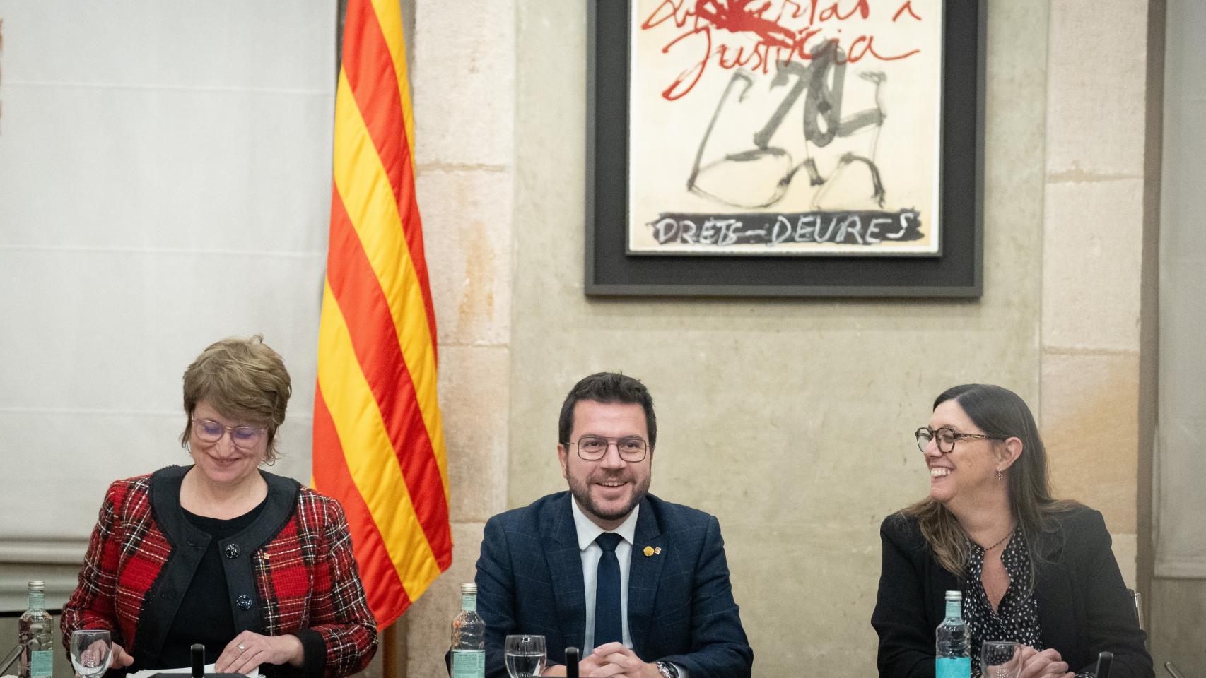 La 'consellera' de Educación, Anna Simó, el presidente de la Generalitat, Pere Aragonès, y la secretaria general de Educación, Patricia Gomá