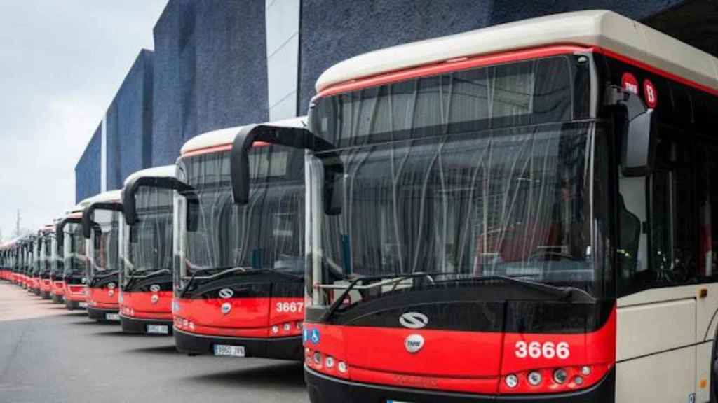Flota d'autobusos de TMB en una imatge d'arxiu