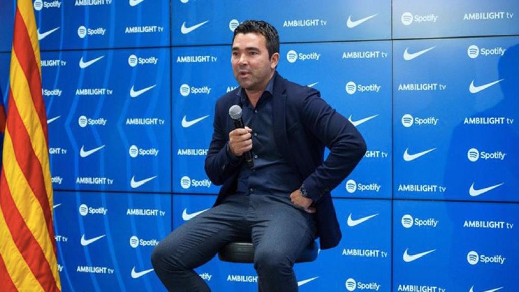 Deco, durante una conferencia de prensa con el FC Barcelona