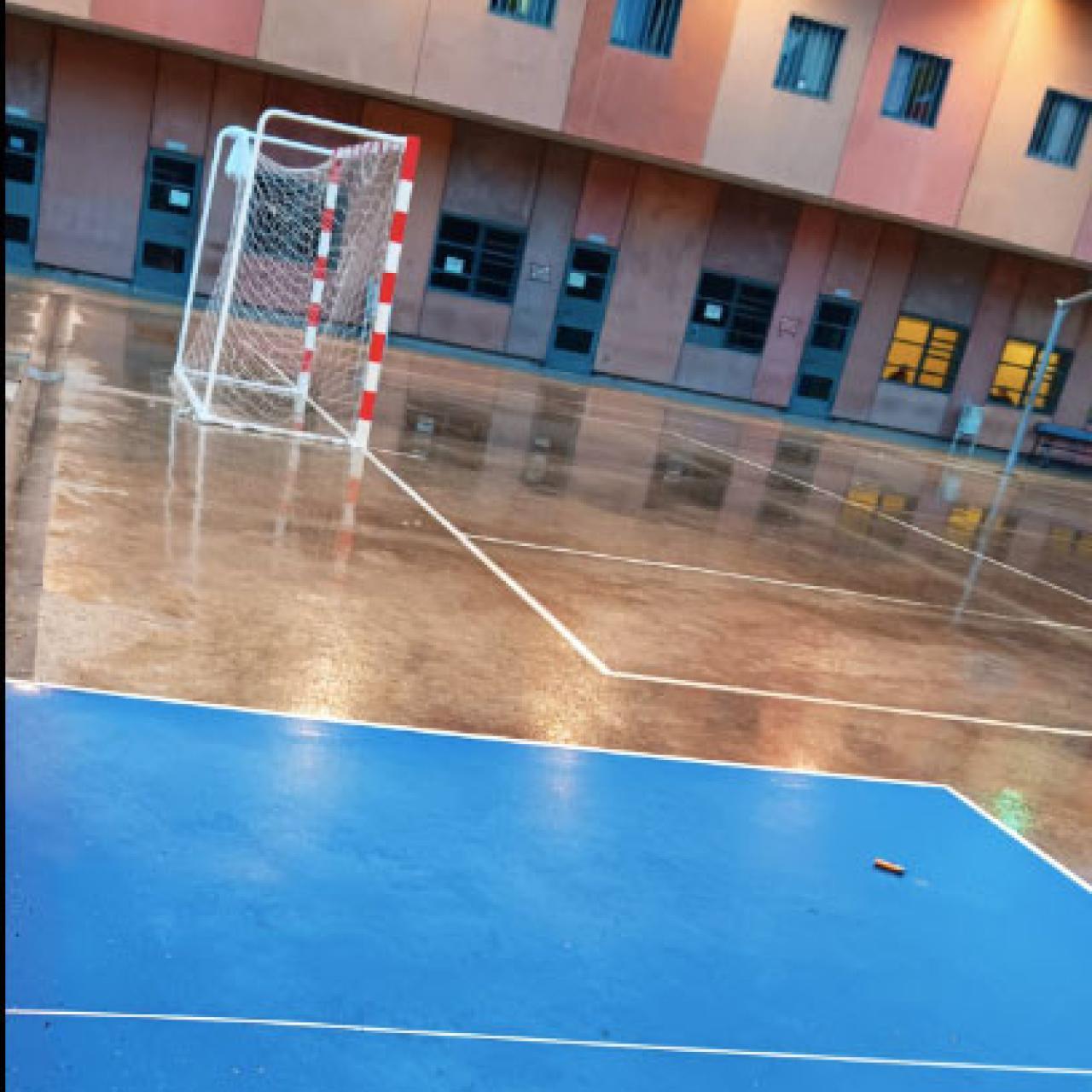 La pista de futbito de la cárcel de Lledoners