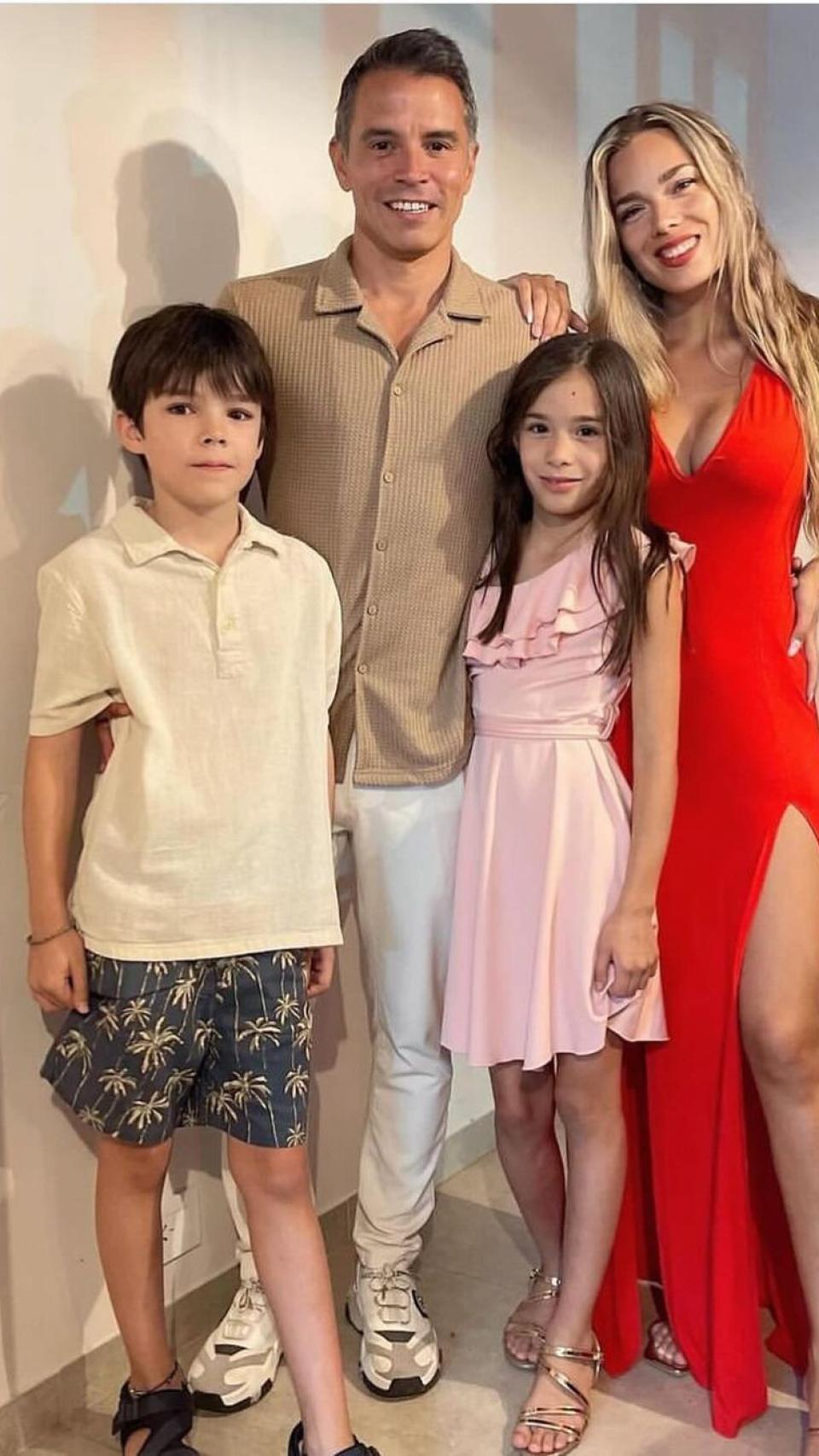 Saviola, junto a su mujer y sus hijos pasando las Navidades