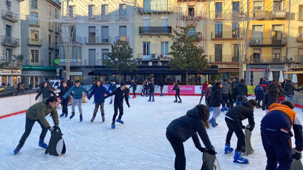 Olot ha montado su pista de hielo a pesar de la sequía