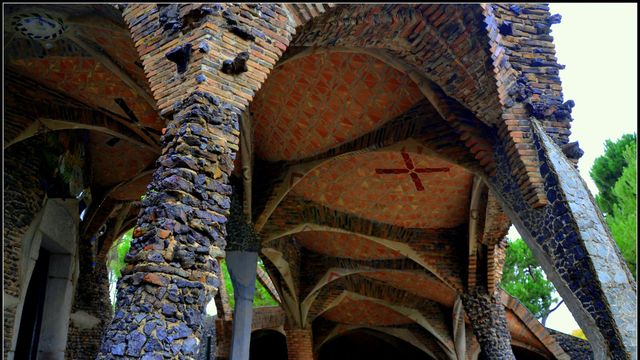 El pueblo modernista a media hora de Barcelona que esconde la obra más original de Gaudí