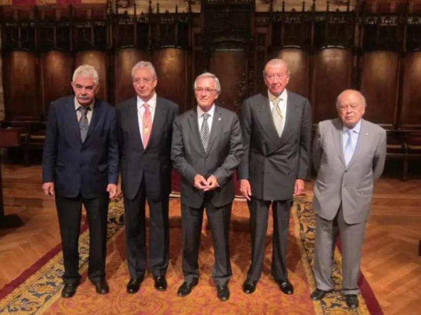 Barcelona entrega la Medalla de Oro a Josep Miquel Abad (2i)  y Leopoldo Rodés (2d) por su contribución a los Juegos