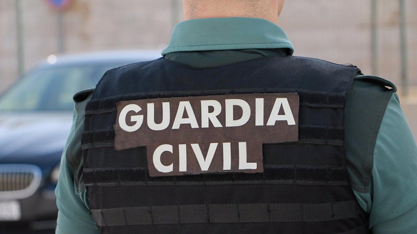 Un agente de la Guardia Civil, de espaldas, en una imagen de archivo