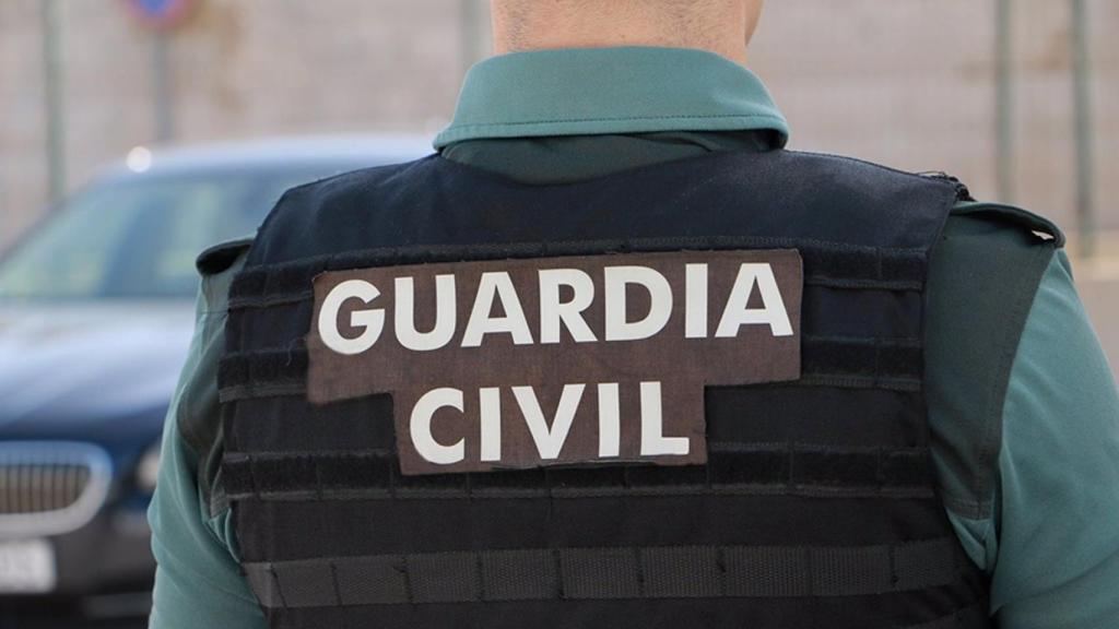 Un agente de la Guardia Civil, de espaldas, en una imagen de archivo