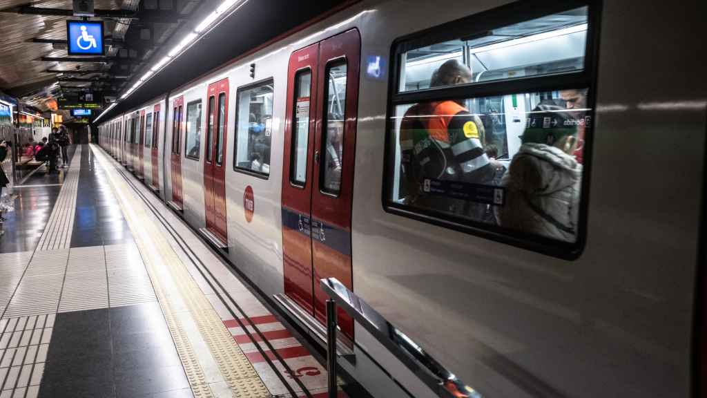 Un vagó d'un convoy del metro de Barcelona en una imatge d'arxiu