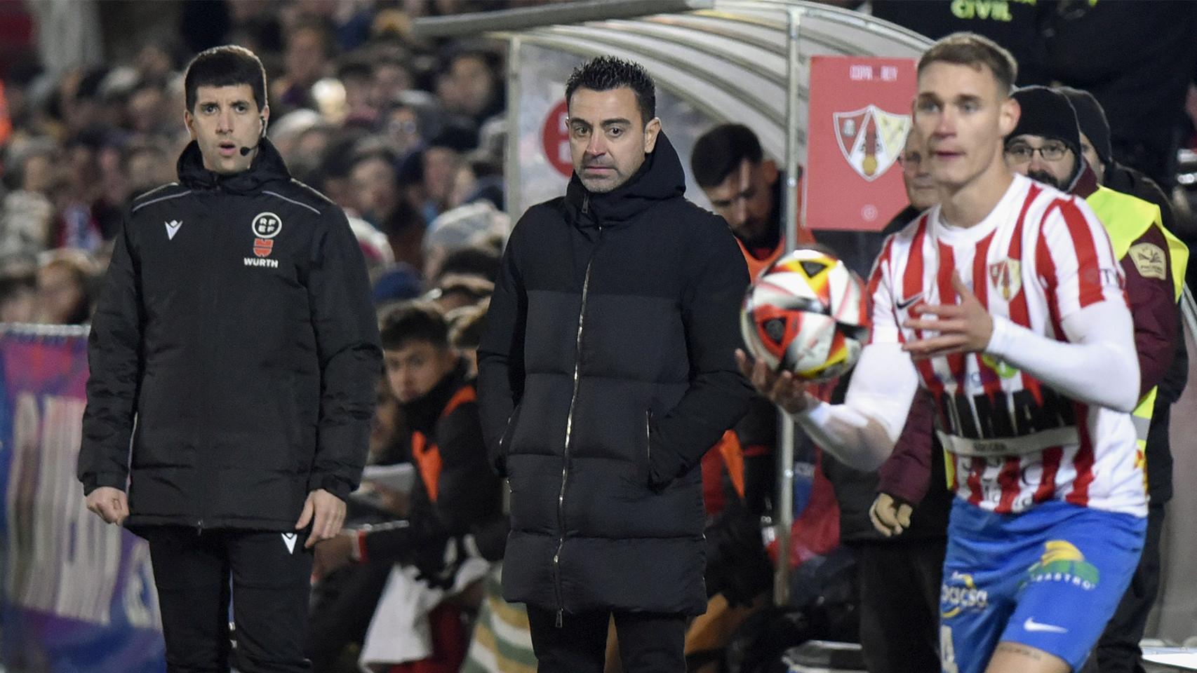Xavi Hernández, durante la visita del Barça al campo de la UD Barbastro