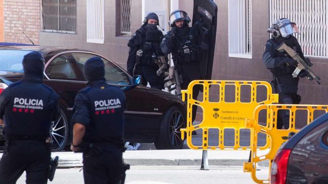 Agentes de los GEI durante una intervención