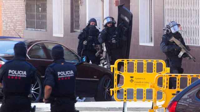 Agentes de los GEI durante una intervención