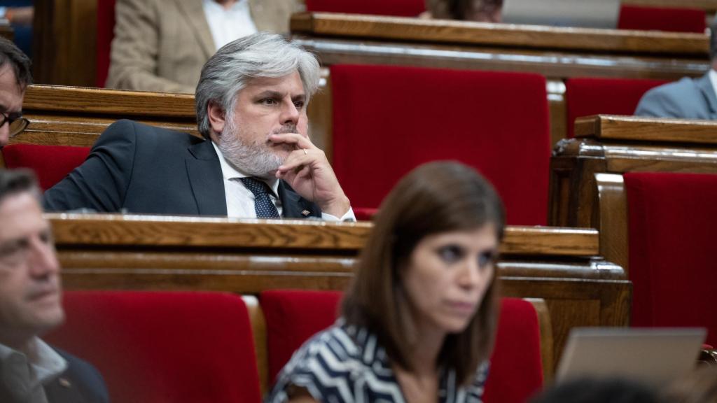 El presidente de Junts en el Parlament, Albert Batet, en un pleno