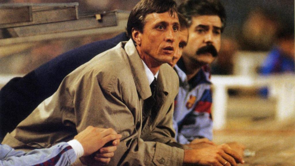 Johan Cruyff, en el banquillo del Barça