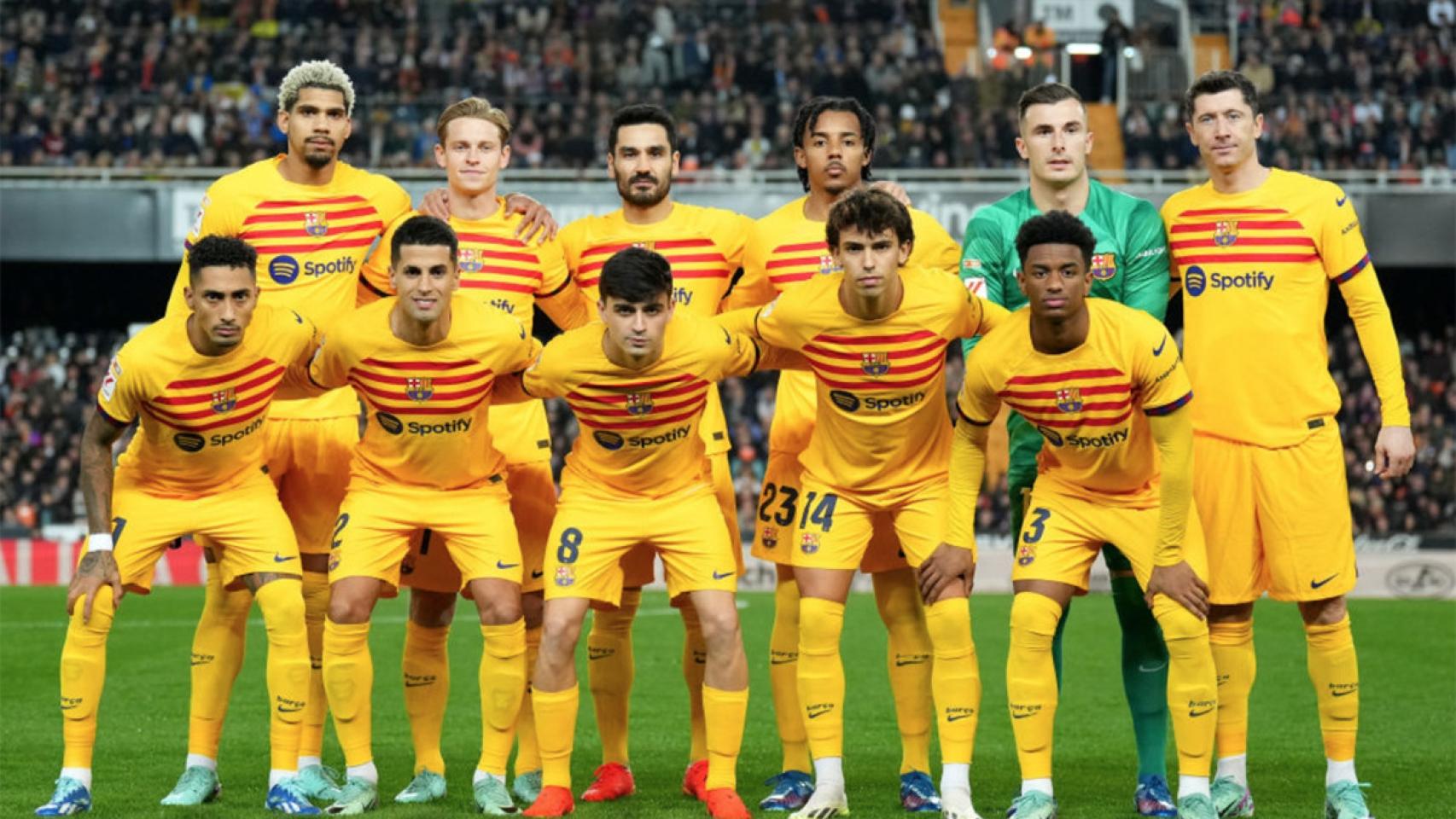 Iñaki Peña, en el once del FC Barcelona antes de un partido