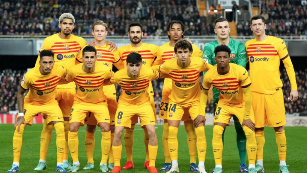 Iñaki Peña, en el once del FC Barcelona antes de un partido